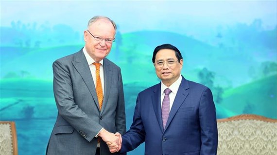 Премьер-министр Фам Минь Тьинь принял премьер-министра земли Нижняя Саксония Германии