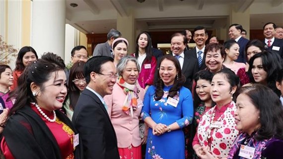 Президент Во Ван Тхыонг: Необходимо продвигать роль интеллектуалов и творческих деятелей в строительстве и защите Отечества