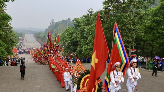 Премьер-министр принял участие в церемонии, посвященная памяти легендарных предков Вьетнама