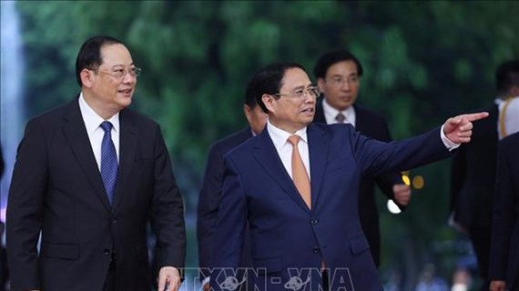 Премьер-министры Вьетнама и Лаоса принял участие в рабочей встрече в Ханое