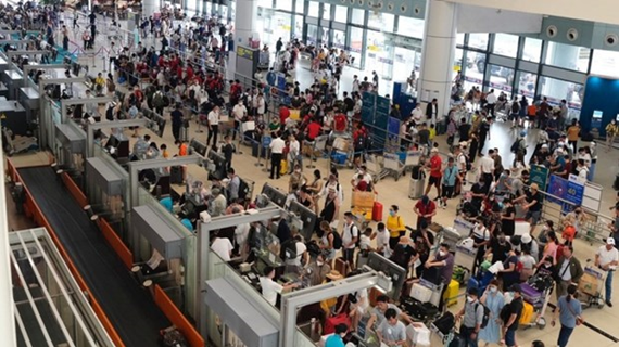 Более 1,5 млн пассажиров ездят на самолетах во время каникул, посвященных празднику 30 апреля 