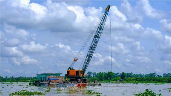 Устойчивое управление добычей песка, смягчение последствий изменения климата в дельте реки Меконг