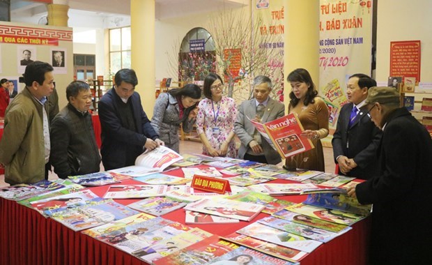Выставка в провинции Таингуен знакомит посетителеи с историеи партии hinh anh 1