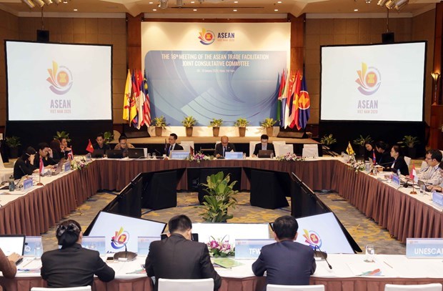 Комитет АСЕАН обсуждает вопросы упрощения процедур торговли в Ханое hinh anh 1