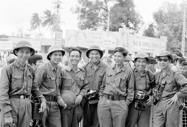 Журналисты на воине: незабываемые воспоминания hinh anh 2