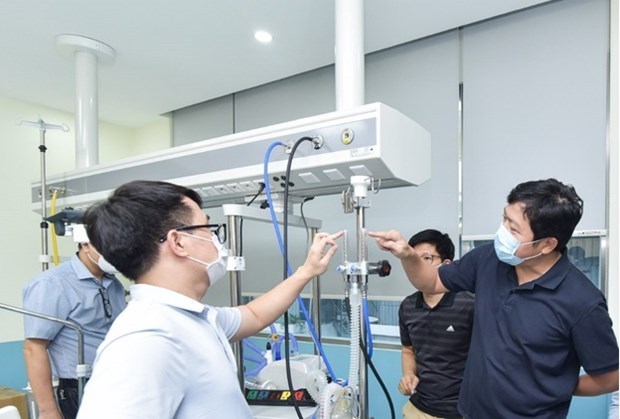 Вьетнам производит кислородные аппараты с высокои скоростью потока для предотвращения и борьбы с COVID-19 hinh anh 1
