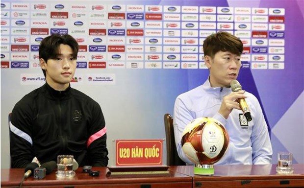 Тренер: товарищескии матч Вьетнам - Корея проверяет игроков перед SEA Games 31 hinh anh 1