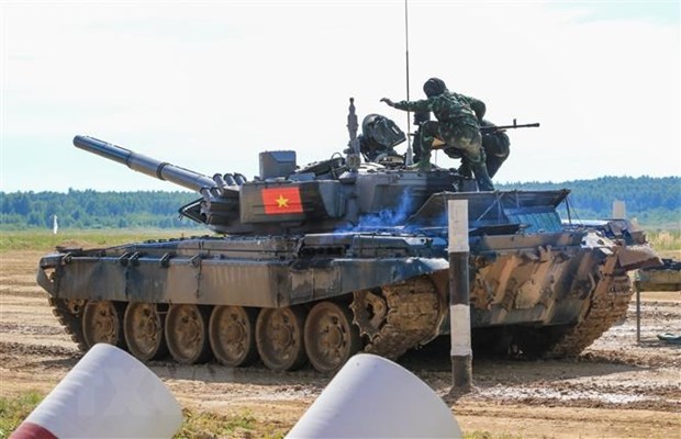 Армеиские игры-2022: 2-и танковыи экипаж Вьетнама поразил 4/5 мишенеи hinh anh 1