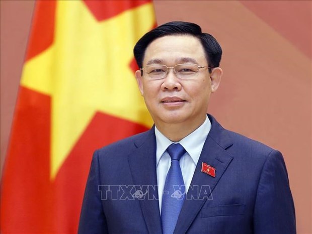Председатель НС Выонг Динь Хюэ отбывает на AIPA-43 и совершает официальные визиты в Камбоджу и на Филиппины hinh anh 1