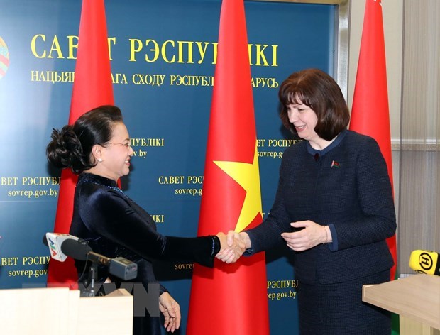 Председатель НС Нгуен Тхи Ким Нган начала визит в Беларусь hinh anh 1