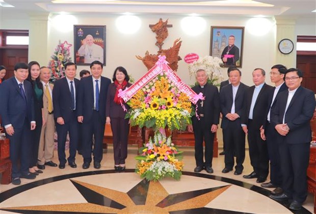Руководители Партии и Государства поздравили католиков с Рождеством hinh anh 3