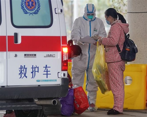 В Китае число жертв коронавируса достигло 1868 человек hinh anh 1