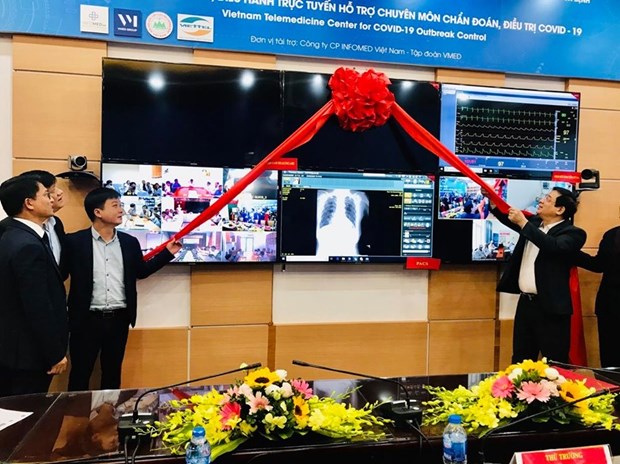 В Ханое открылся центр телемедицины для борьбы с эпидемиеи COVID-19 hinh anh 1