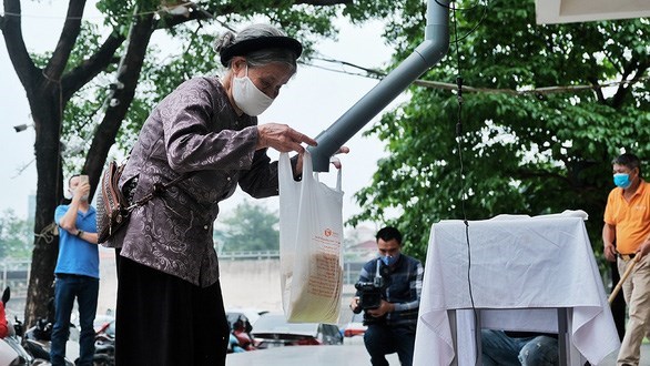 В городах Хюэ и Дананг созданы бесплатные “рисовые банкоматы” hinh anh 1