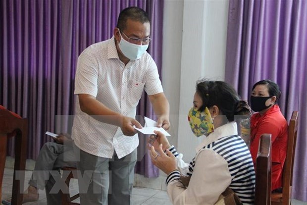Вьетнам передал в дар камбоджиискому народу медоборудование для борьбы с COVID-19 hinh anh 1