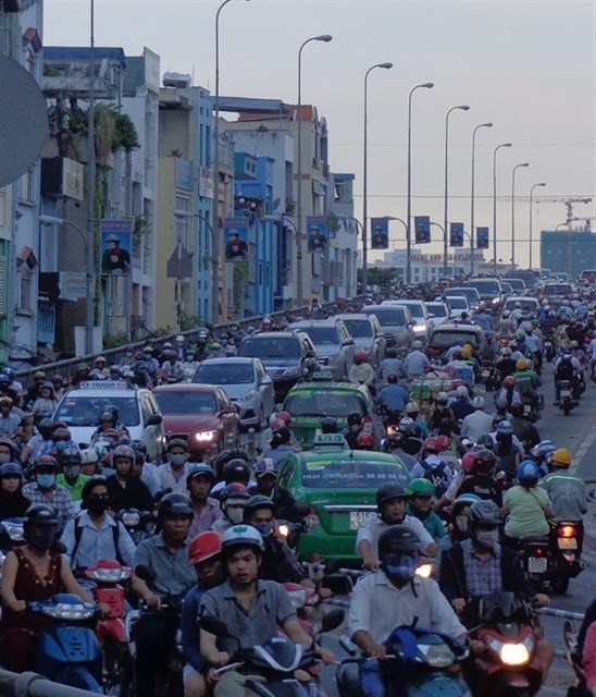 Город Хошимин запускает крупные транспортные проекты для ликвидации пробок на дорогах hinh anh 1