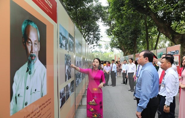 В Ханое запланировано много мероприятии в честь 130-летия со дня рождения президента Хо Ши Мина hinh anh 1