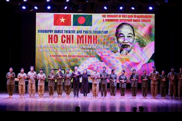 Зарубежные газеты посвятили свои статьи памяти покоиного президента Хо Ши Мина за его преданность делу hinh anh 1