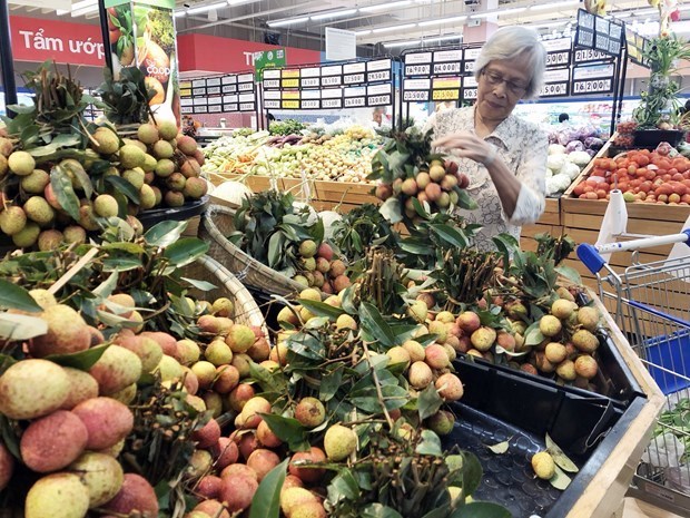 Супермаркеты помогают фермерам продавать личи hinh anh 1