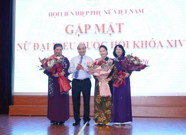 Премьер-министр и председатель НС встретились с с женщинами-депутатами hinh anh 1