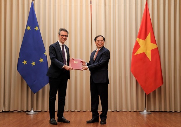 Вьетнам уведомляет ЕС о ратификации двусторонних соглашении hinh anh 1