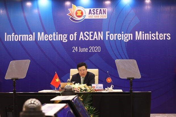 АСЕАН 2020: страны-члены обсуждают важные вопросы сотрудничества hinh anh 1