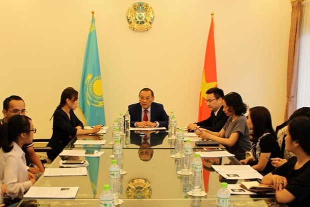 Посол Казахстана высоко оценивает связи с Вьетнамом hinh anh 1