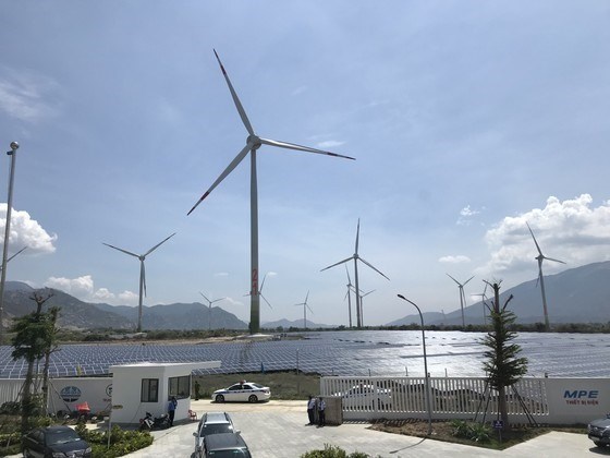 Вьетнам не имеет механизмов для частных инвестиции в возобновляемую энергию hinh anh 1