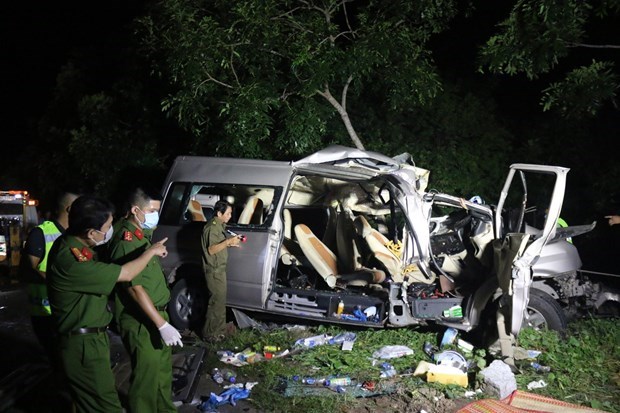 В результате серьезнои автомобильнои аварии в Биньтхуане погибли 8 человек, а 7 получили ранения hinh anh 1