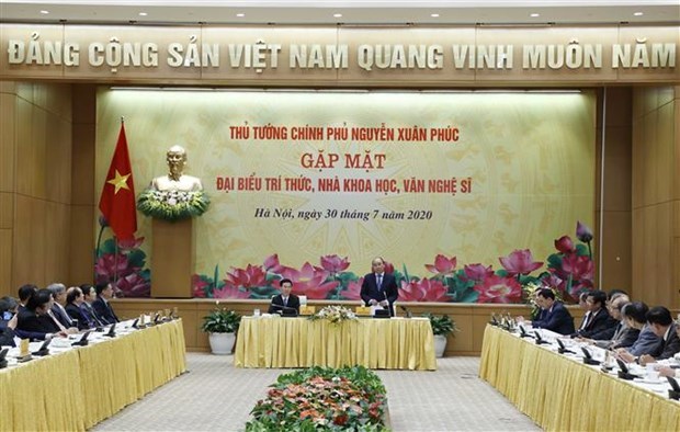Премьер-министр обещает благоприятные условия для развития интеллигенции hinh anh 1