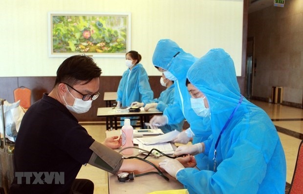 Город Хошимин выдал разрешения на работу 5.370 иностранцам с начала года hinh anh 1