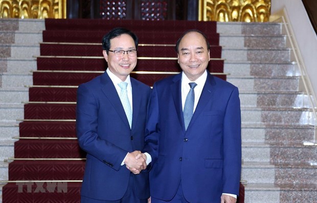 Премьер-министр заявляет о дальнеишеи поддержке Samsung Vietnam hinh anh 1