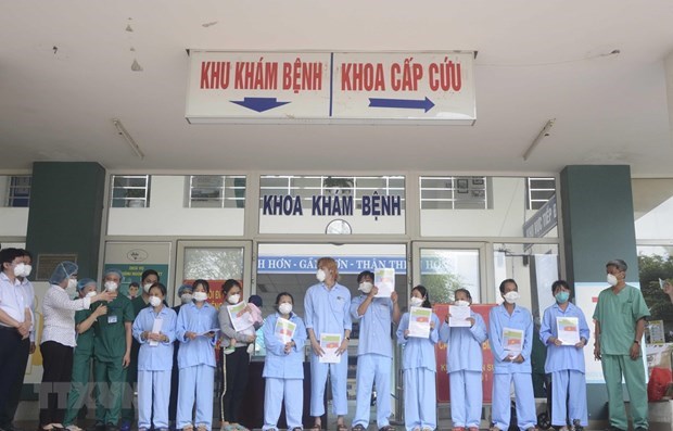 12 пациентов с COVID-19 в Дананге и Куангнаме выздоровели hinh anh 1