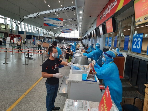 Авиакомпания Vietjet доставила более 800 пассажиров из эпицентра пандемии Дананга домои hinh anh 1