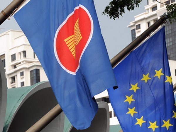 ЕС объявляет о трех новых программах сотрудничества с АСЕАН hinh anh 1