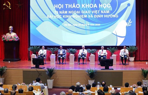 Дипломатическии сектор вносит важныи вклад в национальное строительство и оборону hinh anh 1