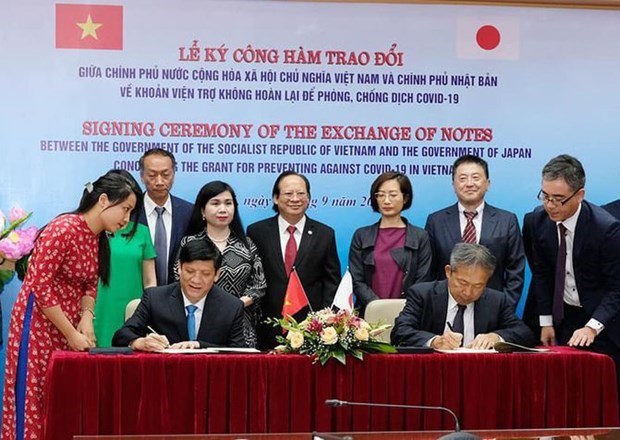 Япония помогает вьетнамским больницам в борьбе с COVID-19 hinh anh 1