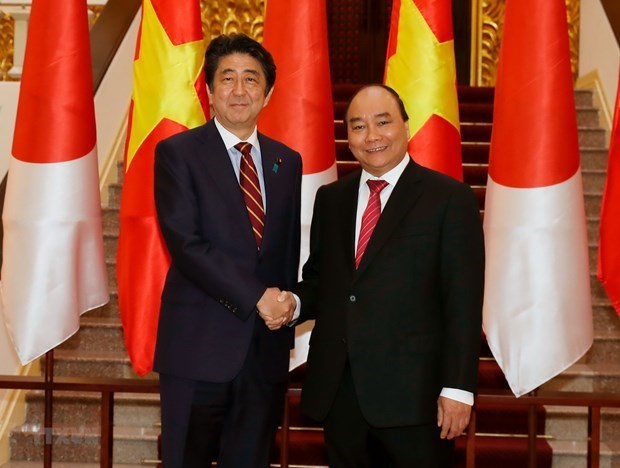 Новое правительство Японии продолжит дипломатическую политику Абэ в отношении Вьетнама hinh anh 1