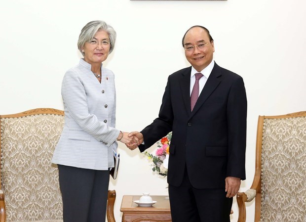 Премьер-министр принял министра иностранных дел РК hinh anh 1