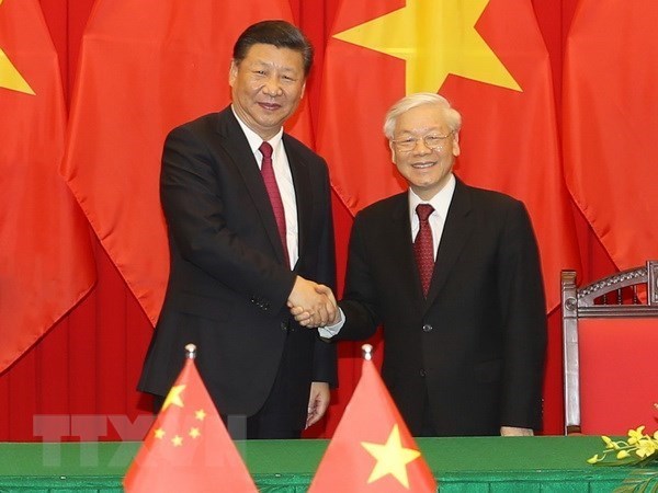 Вьетнамские руководители поздравили Китаи с 71-м Днем национальнои независимости hinh anh 1