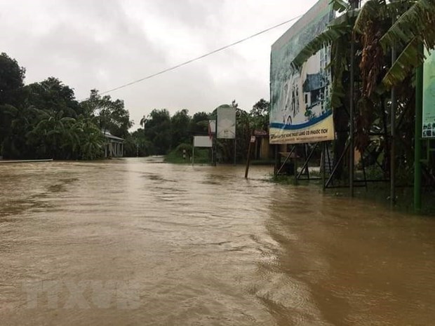 Общество Красного Креста поддерживает нуждающихся в пострадавших от наводнения раионах hinh anh 1