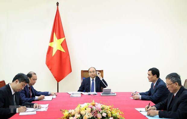 Состоялись телефонные переговоры премьер-министров Вьетнама и Японии hinh anh 1