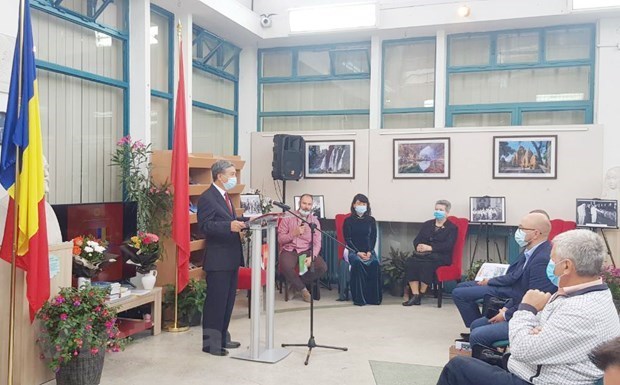 Посольство стремится к укреплению экономических и культурных связеи между Вьетнамом и Румыниеи hinh anh 1