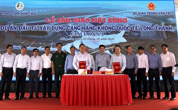 Донгнаи передал землю под аэропорт Лонгтхань министерству hinh anh 1
