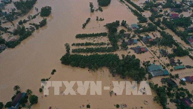 Помощь доставлена пострадавшим от наводнения в центральном раионе hinh anh 2