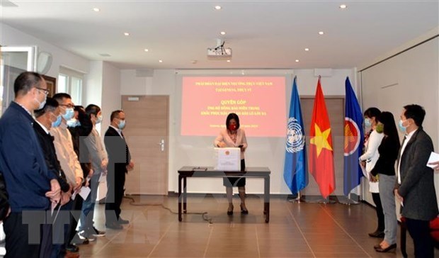 Вьетнамские представительства за рубежом собирают средства для помощи пострадавшим от наводнения hinh anh 1