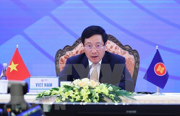 Министр иностранных дел Фам Бинь Минь: АСЕАН твердо и коллективно движется вперед hinh anh 1
