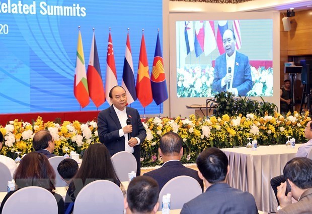 АСЕАН 2020: сообщество полно решимости поддерживать динамику регионального сотрудничества и интеграции hinh anh 1