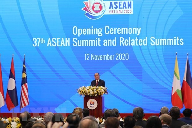 Премьер-министр: АСЕАН непременно преодолеет все вызовы и принесет процветание всем странам сообщества hinh anh 1