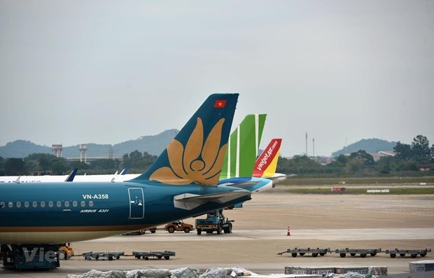 Авиакомпании корректируют расписание реисов из-за таифуна Вамко hinh anh 1